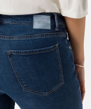Free to move: skinny five pocket jeans 25SLIGHTLY USED