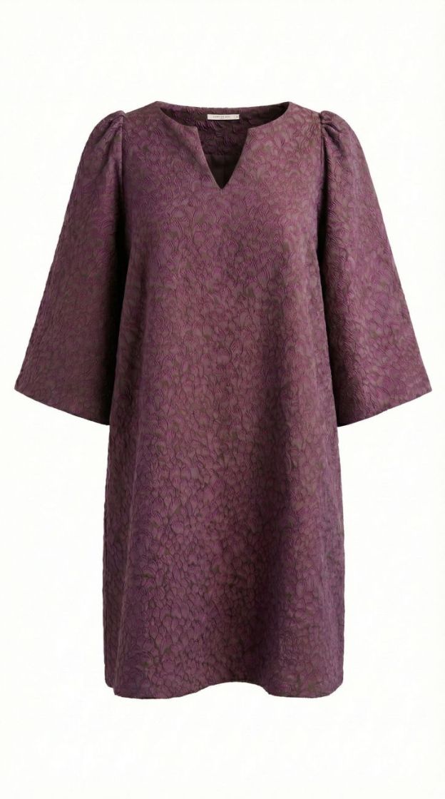 dress with V-collar and wider sleeves plum 