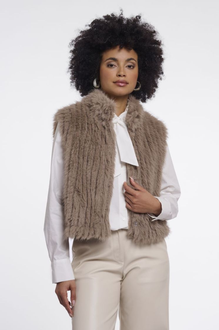 Waistcoat with closure Mocha latte 