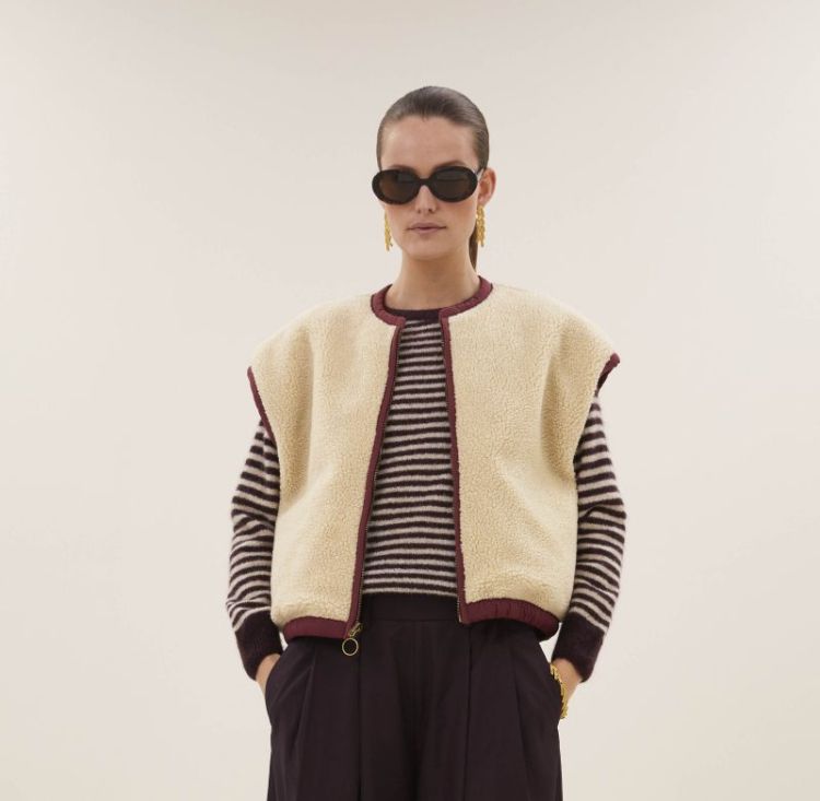 GIO SLEEVELESS JACKET 325 wine