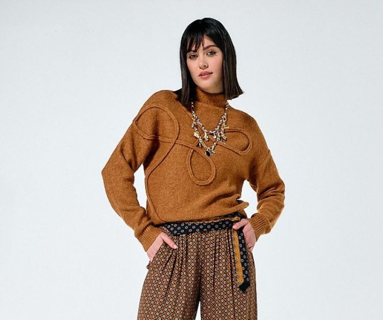 Cozy pull met kabelsteek 36 Caramello